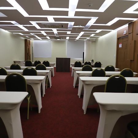 Ramada By Wyndham Manaus Torres Center Hotel Buitenkant foto